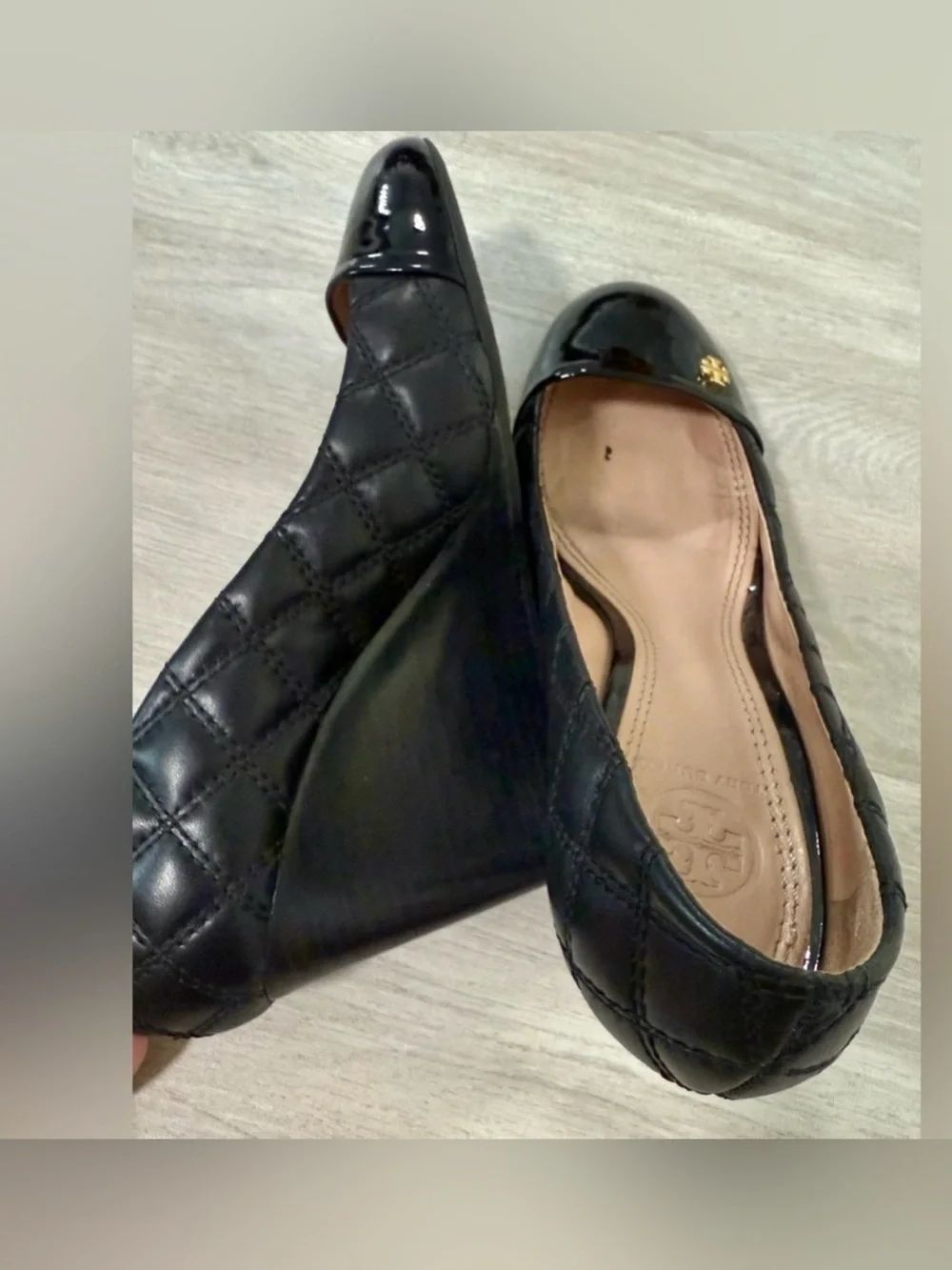 Tory Burch Black Quilted Leather Wedge Pumps Gold Logo Size 7.5M